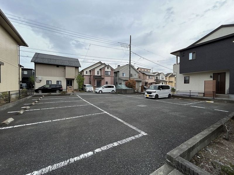 レオパレスサンシャインⅡ 駐車場
