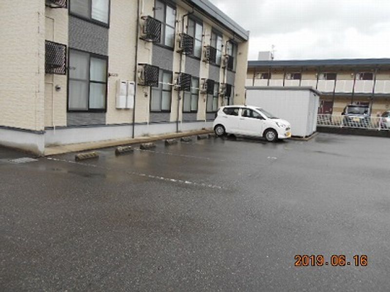 レオパレスダッファデル　タカオ 駐車場