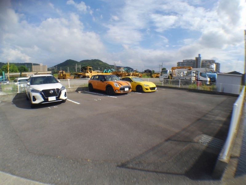 レオネクストルナカーサ 駐車場