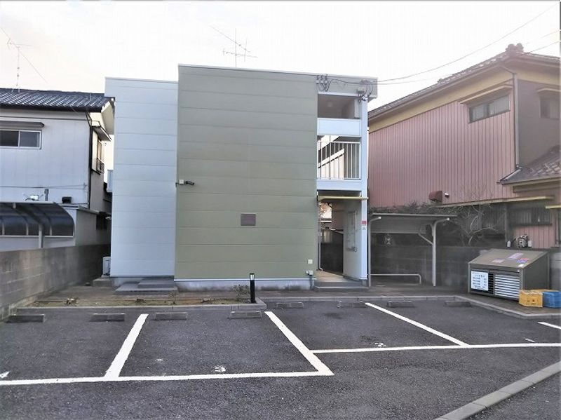レオパレスルミエール 駐車場