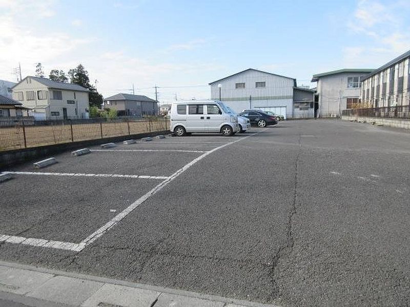 レオパレスソレイユ 駐車場