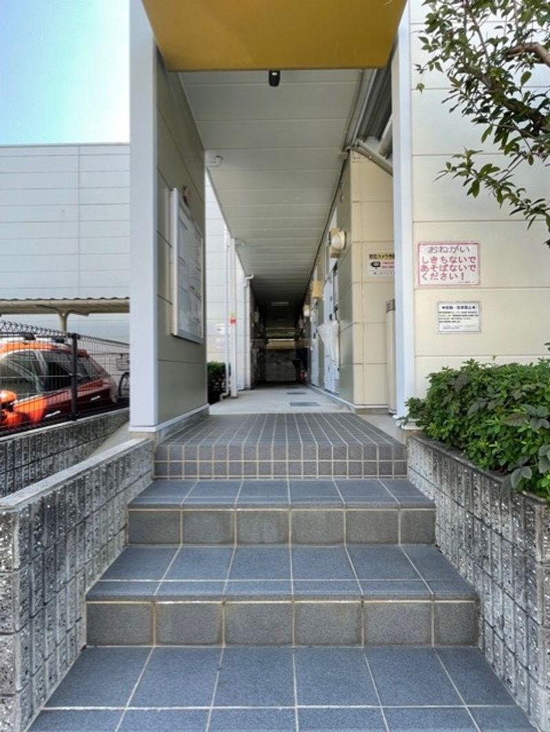 レオパレス南桜塚 エントランス