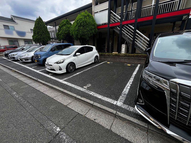 レオパレスグリーン 駐車場