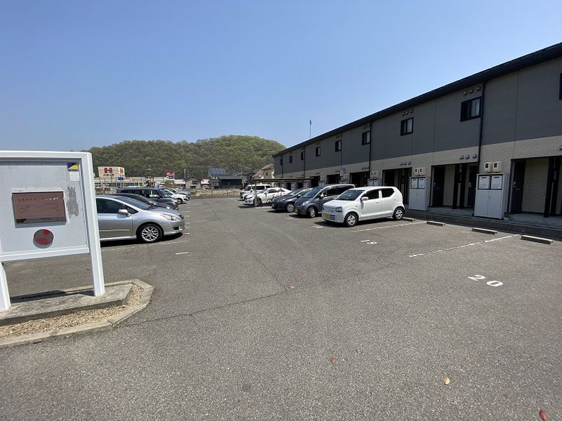 レオパレスぬまくま 駐車場
