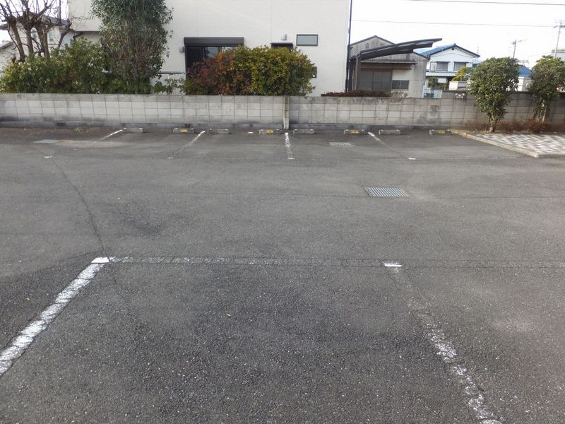 レオパレスＥａｓｅ　２２ 駐車場