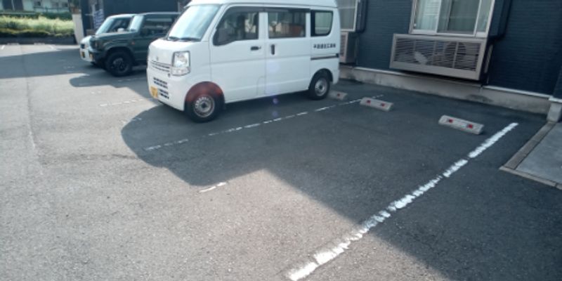 レオネクスト日明 駐車場
