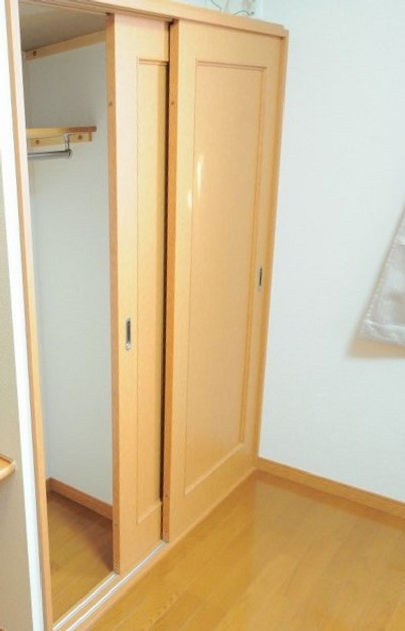 レオパレスソウミ 収納