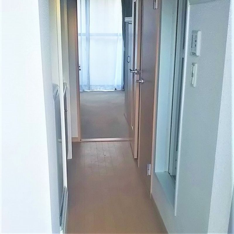 レオパレス八千代 玄関