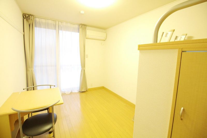 レオパレスアブリール３番館 居間
