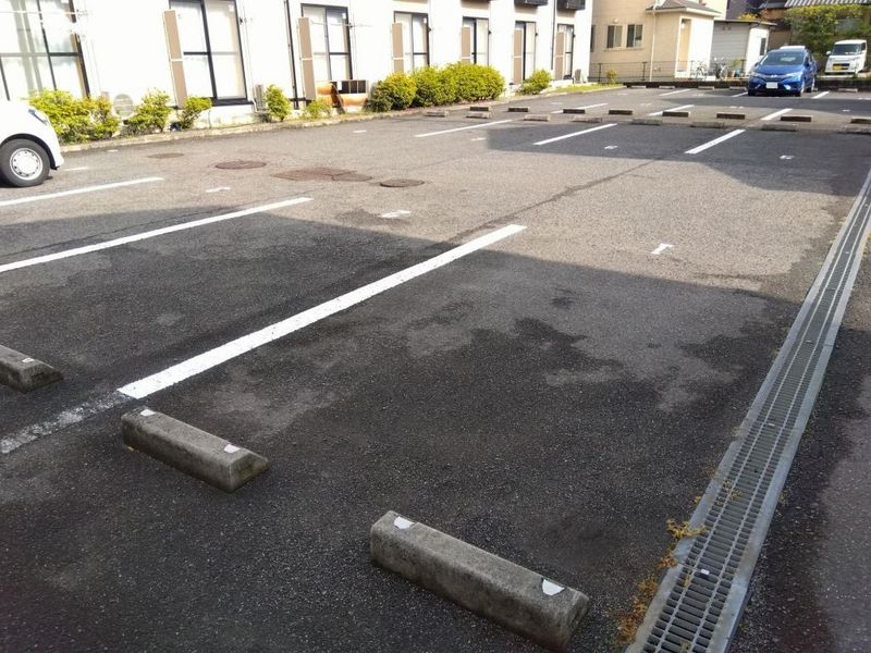レオパレスドリーム坂出 駐車場