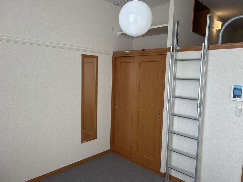 レオパレスエルパセオⅢ 居間