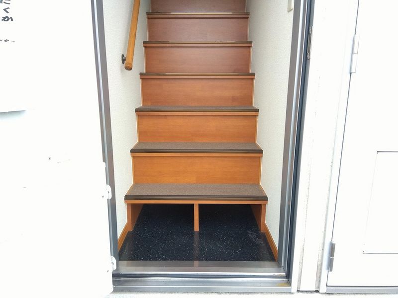 レオパレスカワシマ 玄関