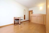 レオパレス緑町 居間