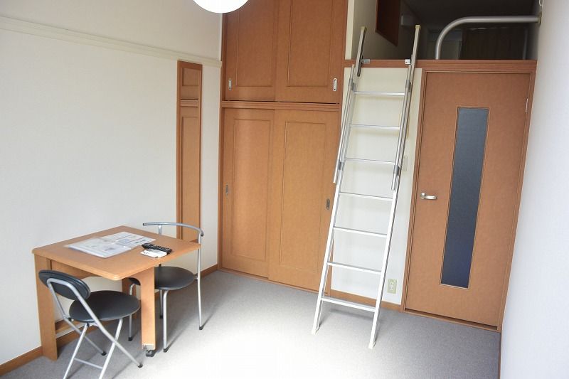 レオパレスオアシス 居間