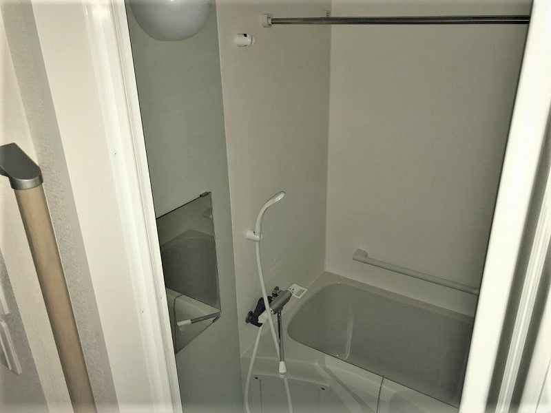 CLEINO Fine Rise Bathroom