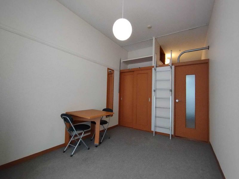 レオパレスわかたけ 居間