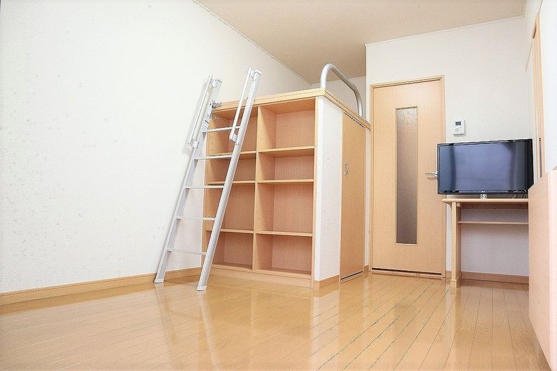 レオパレスフラワーコート 居間