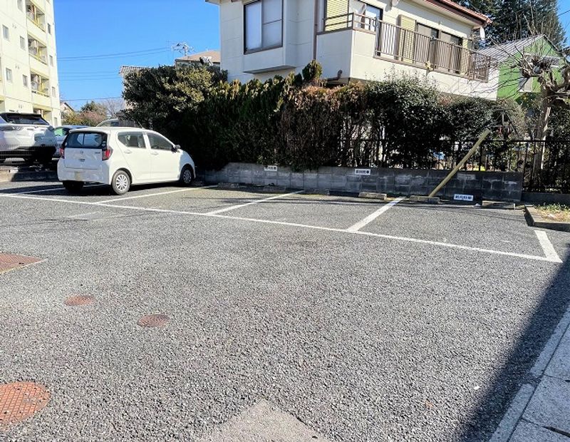 レオパレスサンフラワー 駐車場