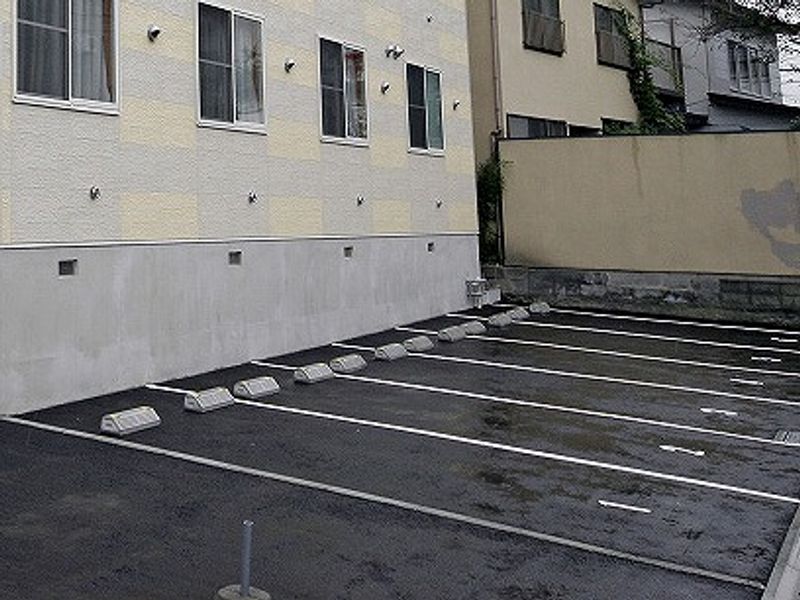 レオパレスバンフィー 駐車場