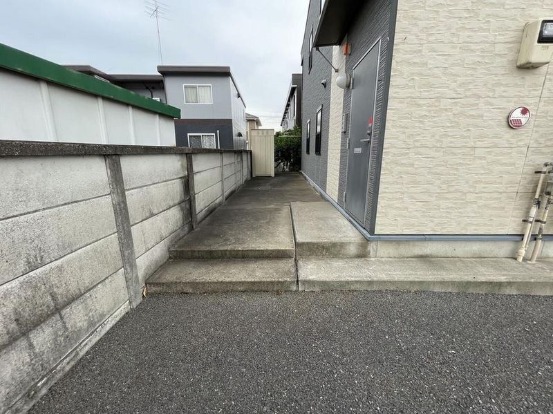 レオパレスさぎしまⅤ エントランス