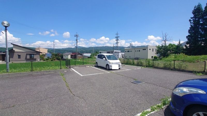 レオパレス宮木 駐車場