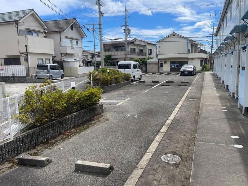 レオパレス松 駐車場