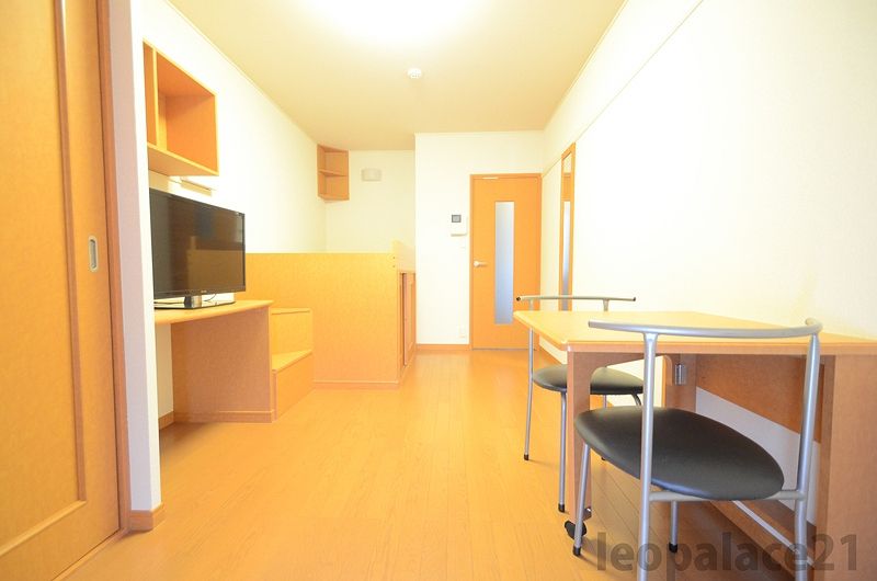 レオパレスシャルム松木町 居間