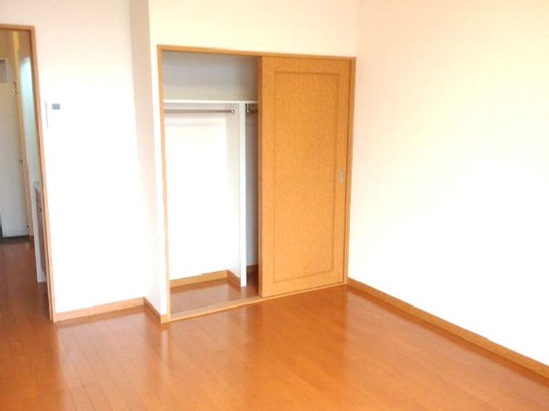 レオパレス安布里 居間