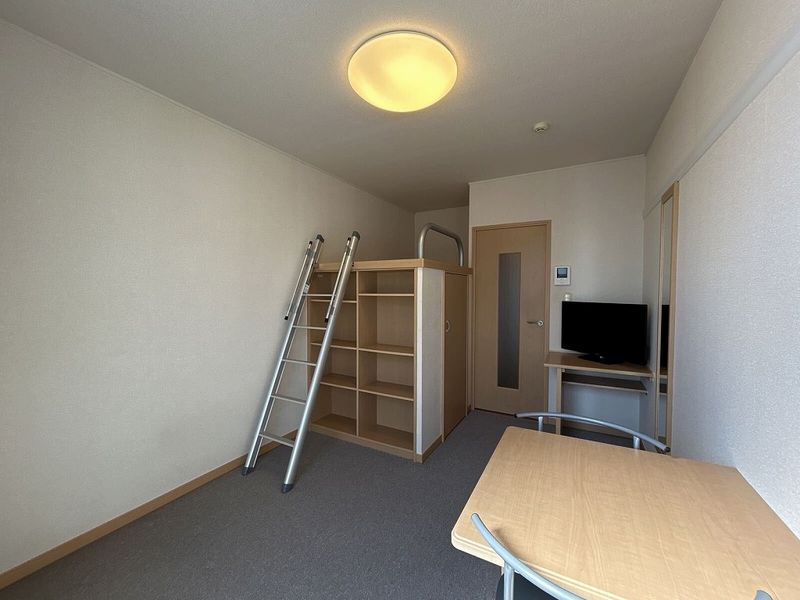 レオパレスさざんか 居間