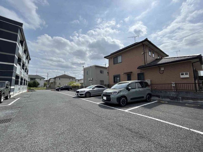 レオネクストレイルリンク 駐車場