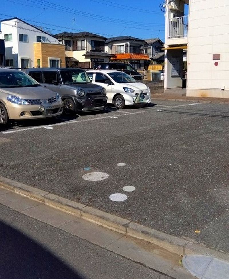 レオパレスワールド寒風台 駐車場