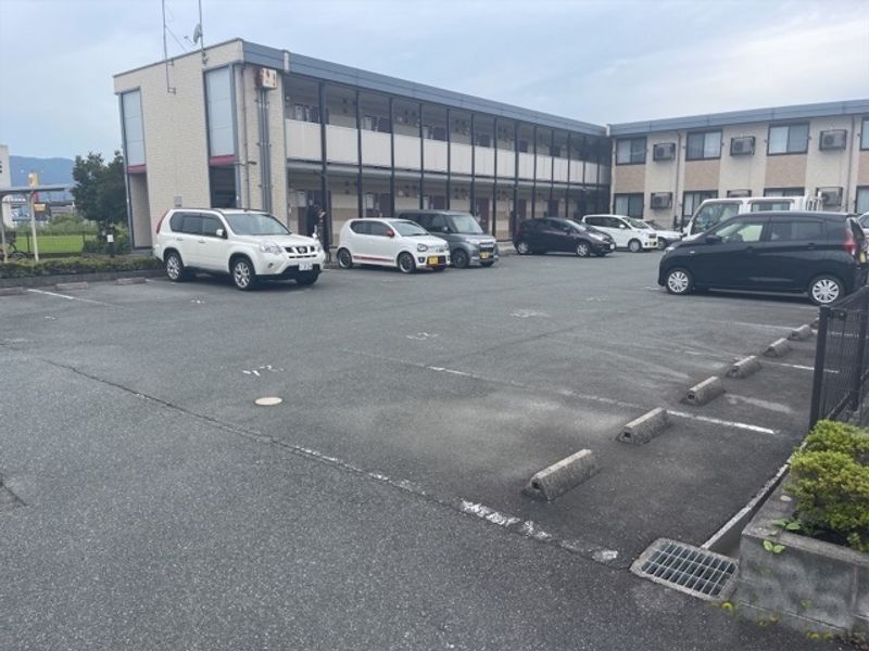 レオパレス西近江 駐車場