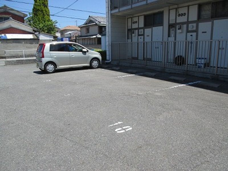 レオパレスサクセス 駐車場