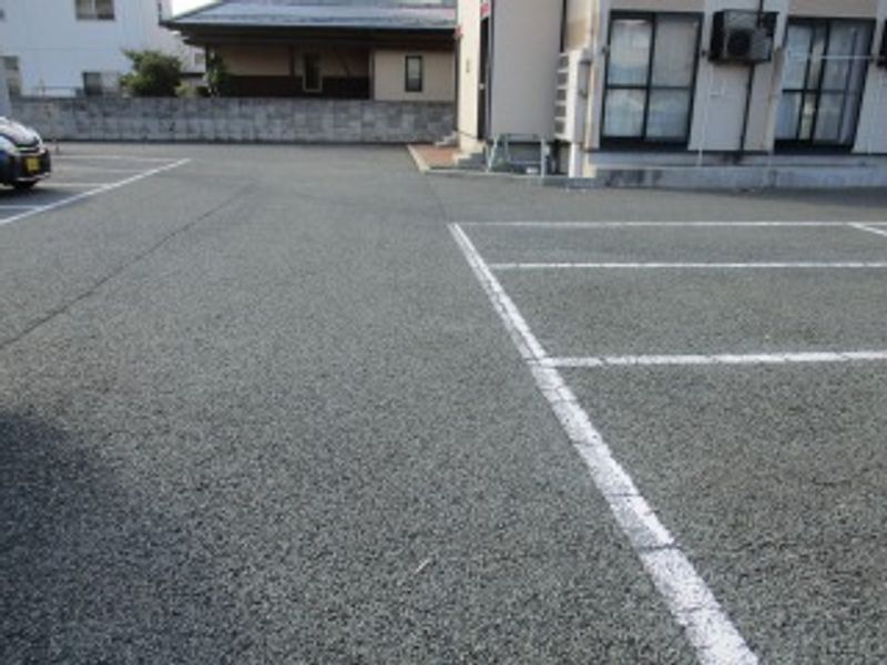 レオパレスルミエール 駐車場