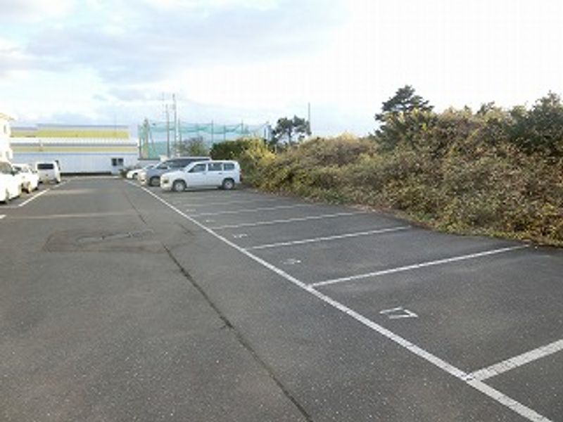 レオパレスフレア 駐車場
