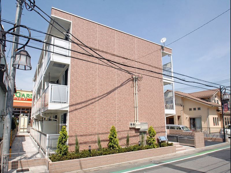 レオパレスアルテア日進 外観
