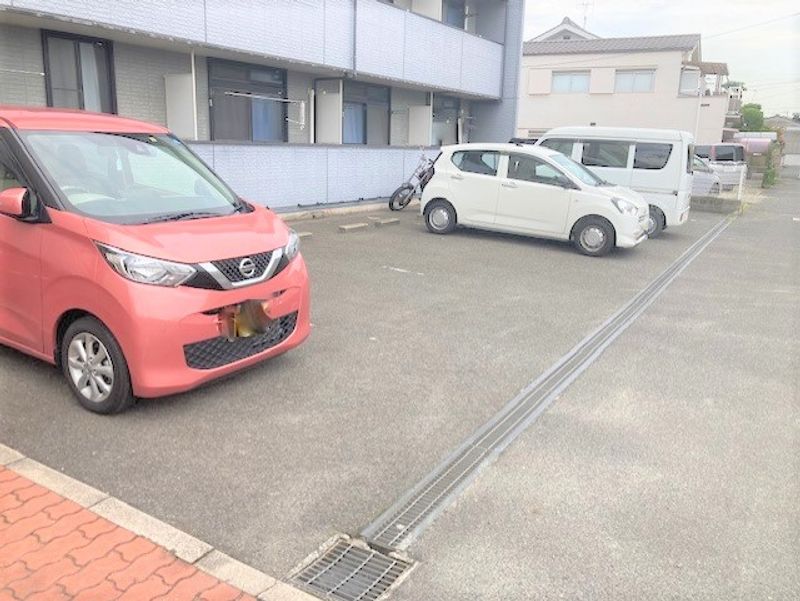 レオパレスヴィラ 駐車場