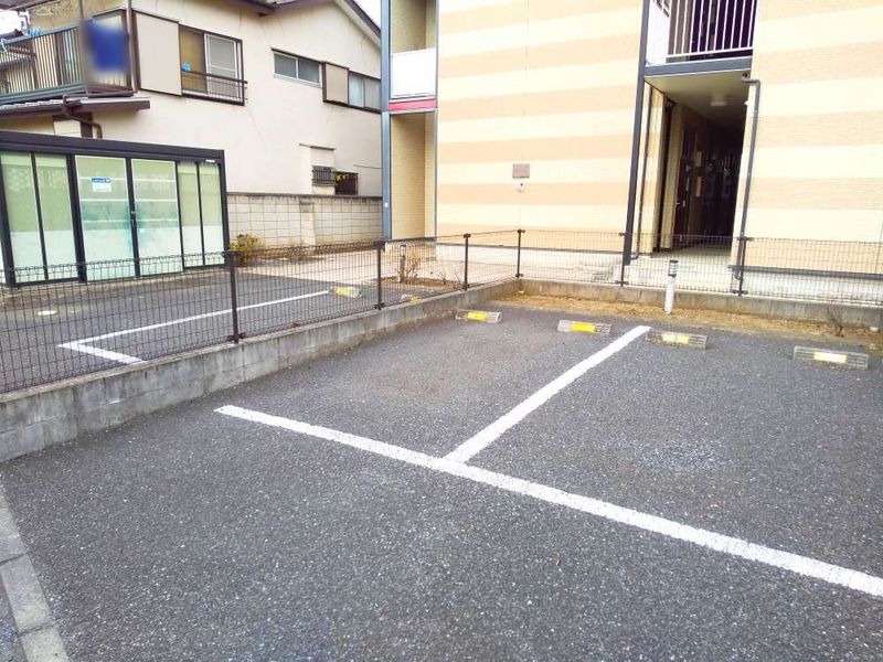 レオパレスコラール　キシ 駐車場