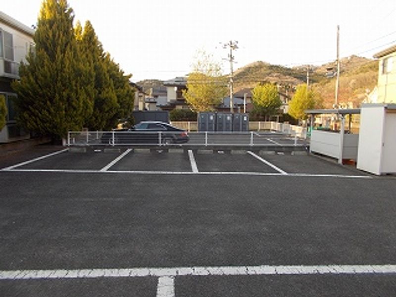 レオパレスフェリーチェ 駐車場