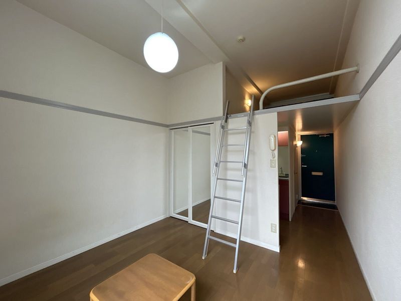 レオパレスコメット 居間