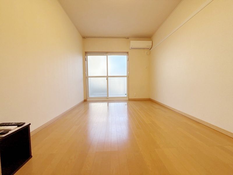 レオパレスミモザ　ガーデン 居間