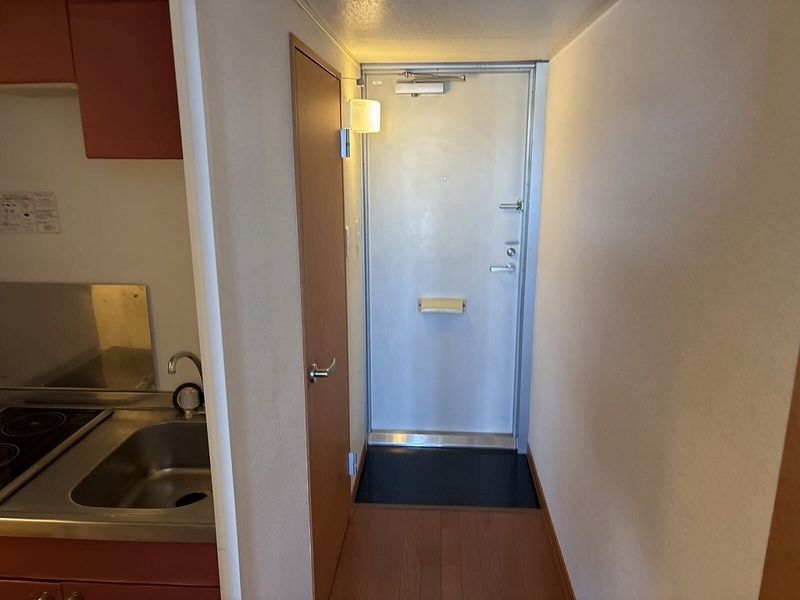 レオパレスゴールドクレスト 玄関