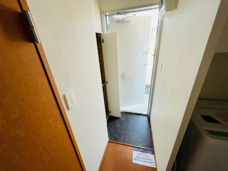 レオパレスジャスミン 玄関
