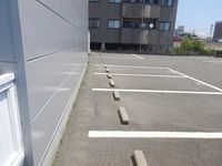 レオパレスブルースカイ 駐車場
