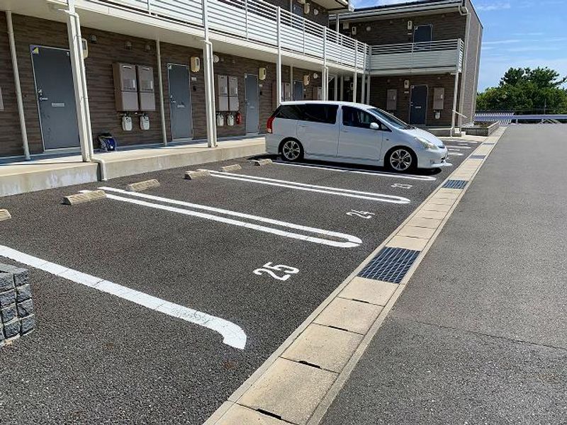 レオネクストエクレール 駐車場