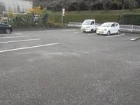 レオパレスアムール 駐車場