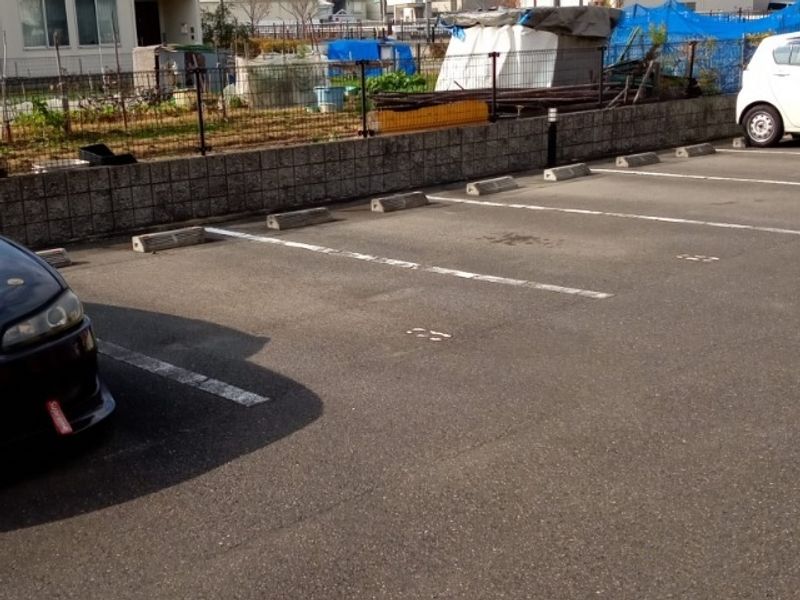 レオネクストドエルコンフォート 駐車場