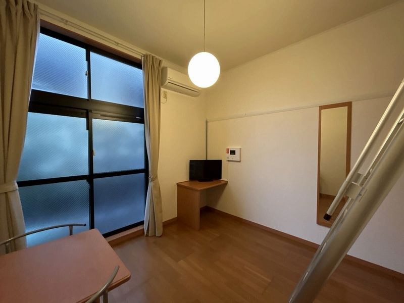 レオパレスエルミタージュ 居間