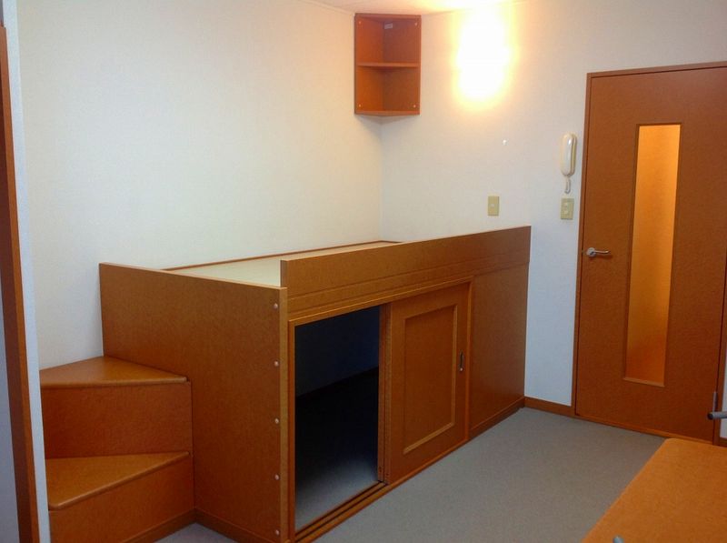 レオパレス尾ヶ崎 居間