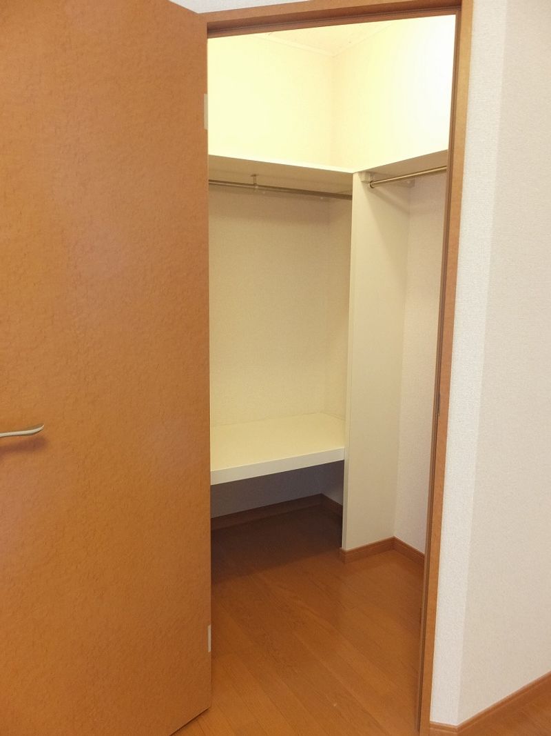 レオパレスシェソワⅡ 収納